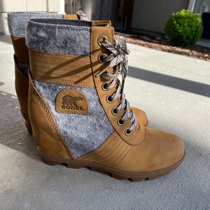 Sorel Women’s boots size 8 Lexie Camel Wedges